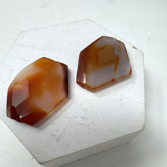 Faceted Carnelian Agate Gemstone Pair, Freeform shape 40 x 30 mm - Picture 1 of 5